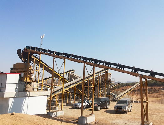 云南地區(qū)時(shí)產(chǎn)200噸碎石生產(chǎn)線工作現(xiàn)場