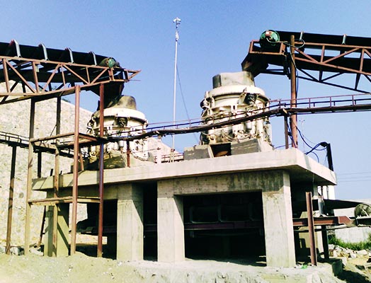 彈簧圓錐破碎機(jī)在四川石料廠使用現(xiàn)場