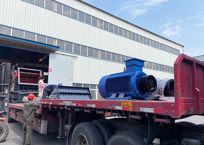 中意砂石破碎設(shè)備發(fā)貨現(xiàn)場