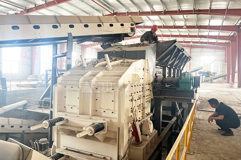 反擊式破碎機(jī) 反擊式破碎機(jī)