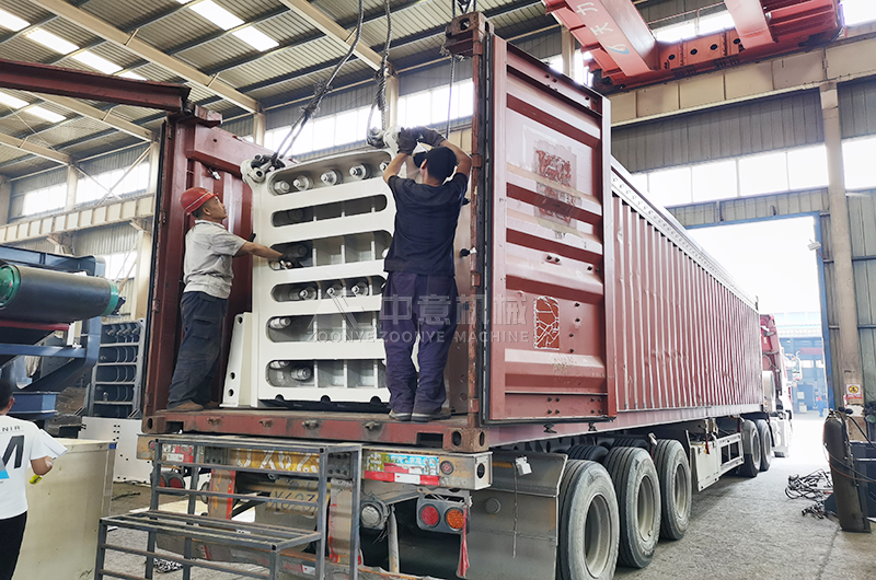 顎式破碎機(jī)裝車