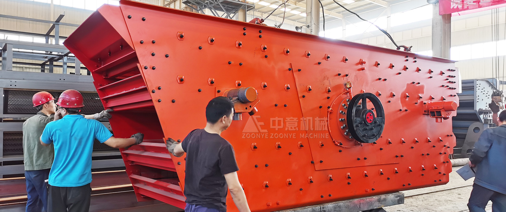 鄭州中意輪胎式四組合移動(dòng)破碎站裝車完畢，即刻出發(fā)