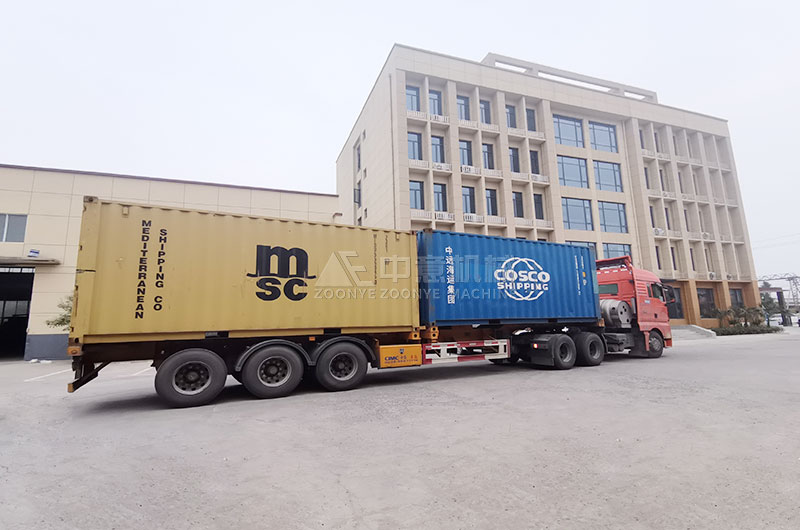 移動(dòng)破碎機(jī)發(fā)往客戶現(xiàn)場(chǎng)