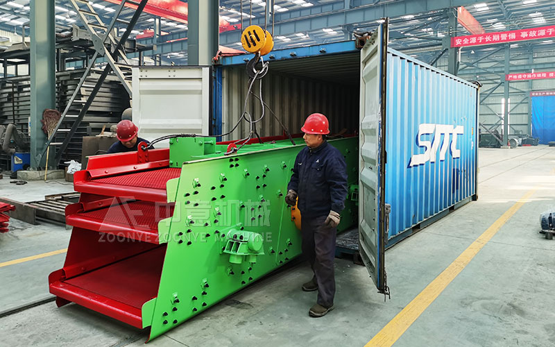 振動篩分機裝車中 振動篩分機裝車中