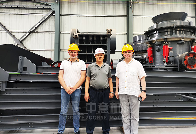 劉經(jīng)理與國(guó)外客戶合影留念