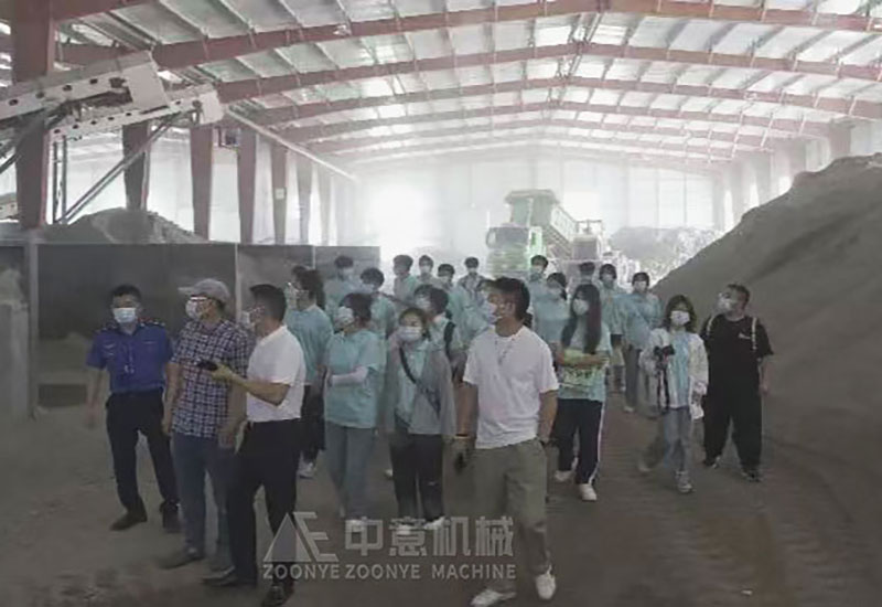 大學(xué)生現(xiàn)場參觀學(xué)習(xí) 大學(xué)生現(xiàn)場參觀學(xué)習(xí)